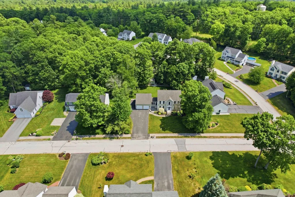 57 Lindsay Road Hooksett NH 03106