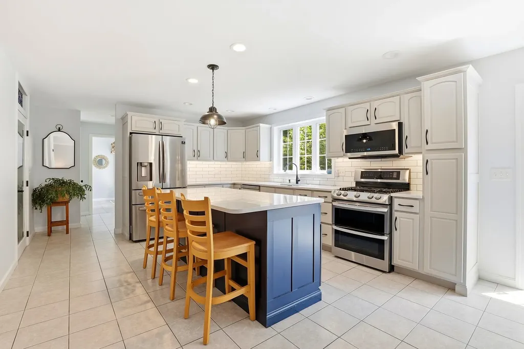 57 Lindsay Road Hooksett NH 03106