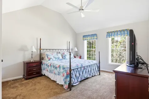57 Lindsay Road Hooksett NH 03106