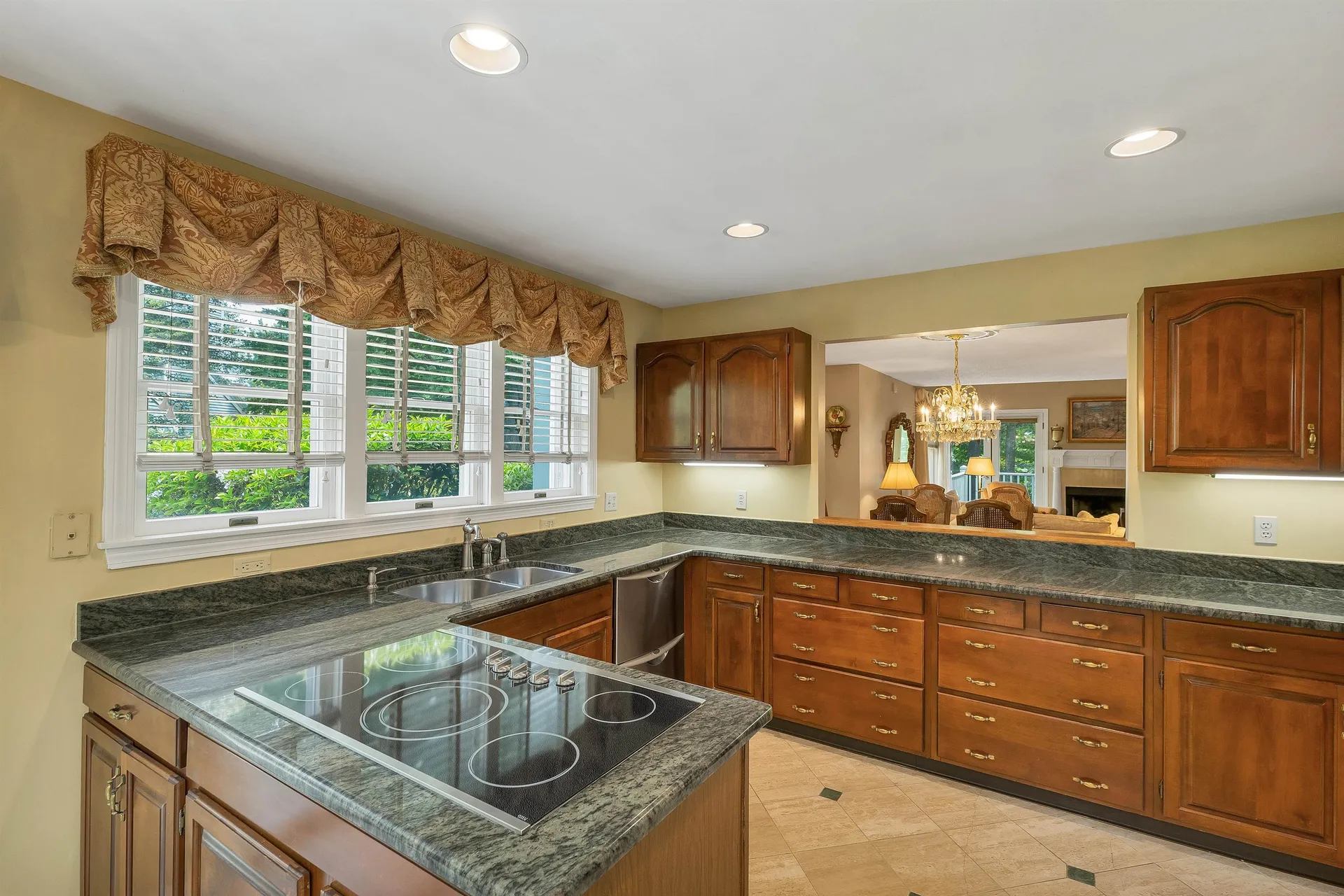53 Hawthorne Village Road Nashua NH 03062