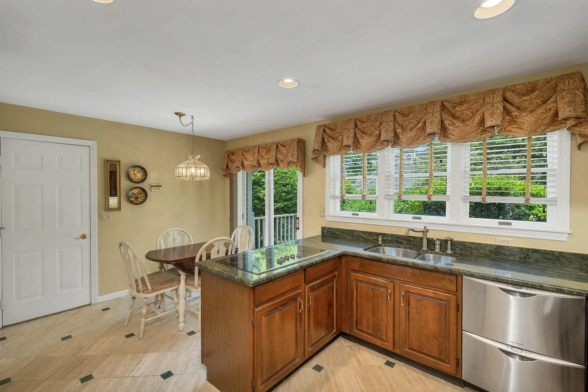 53 Hawthorne Village Road Nashua NH 03062