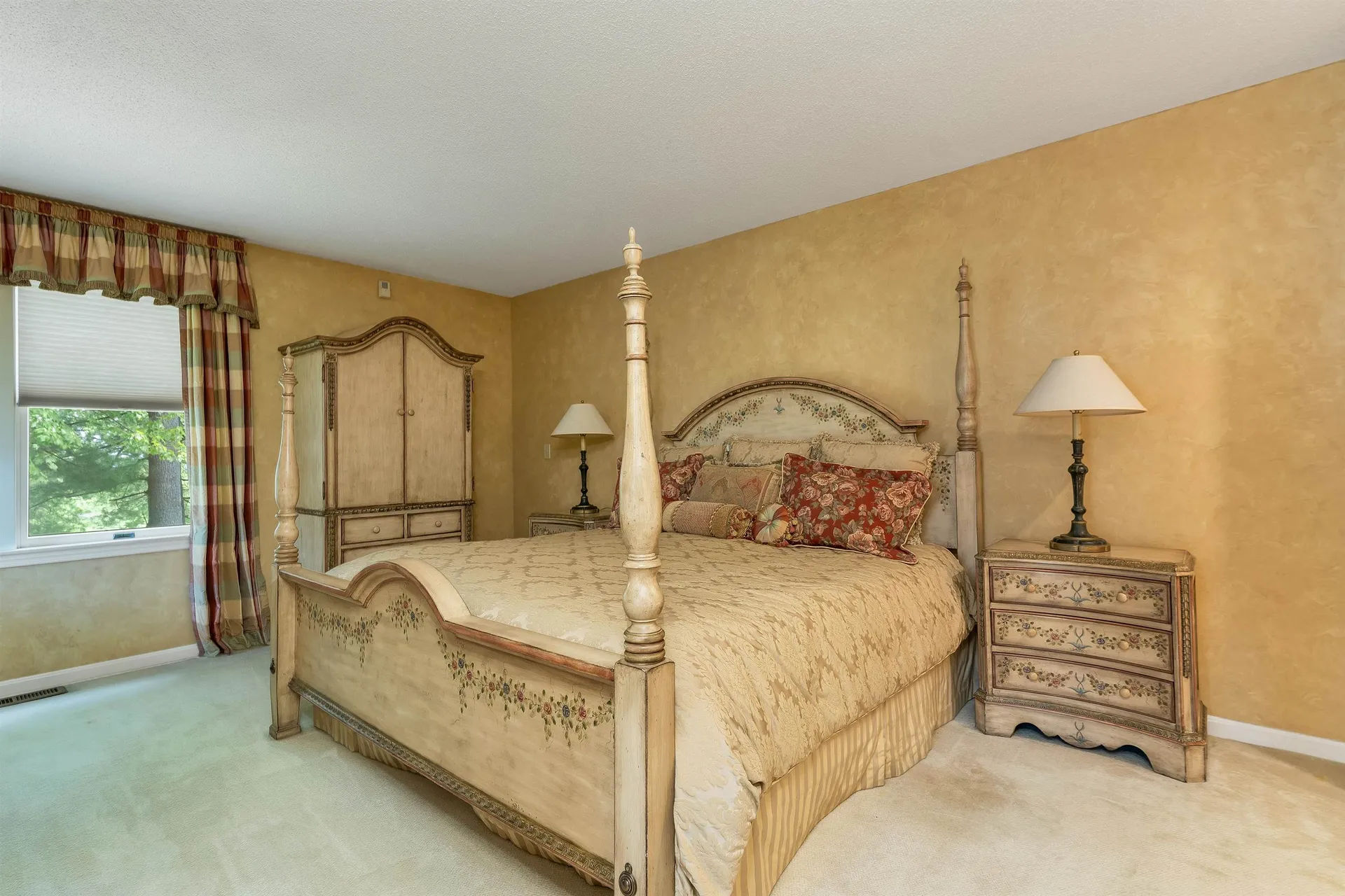 53 Hawthorne Village Road Nashua NH 03062