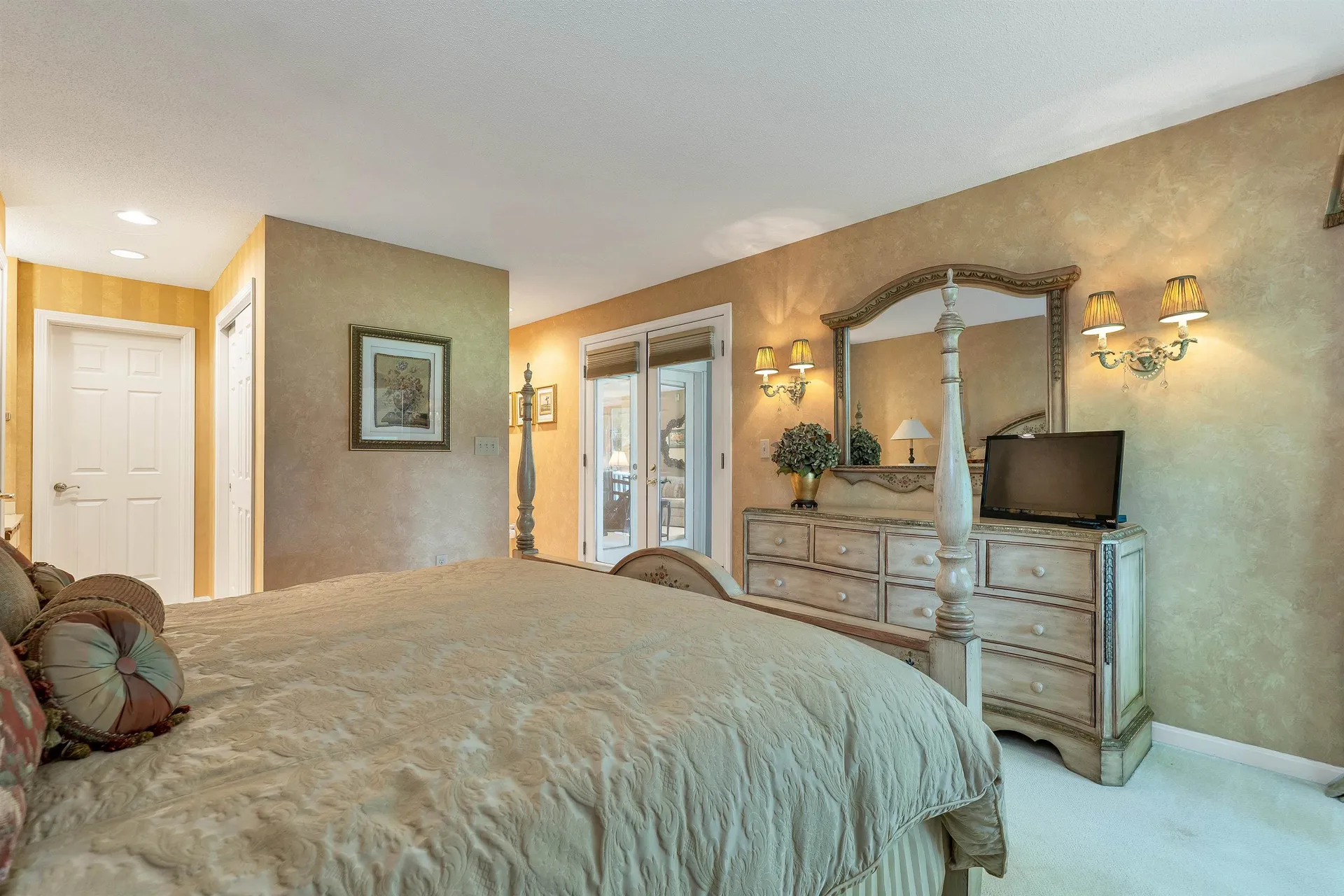 53 Hawthorne Village Road Nashua NH 03062