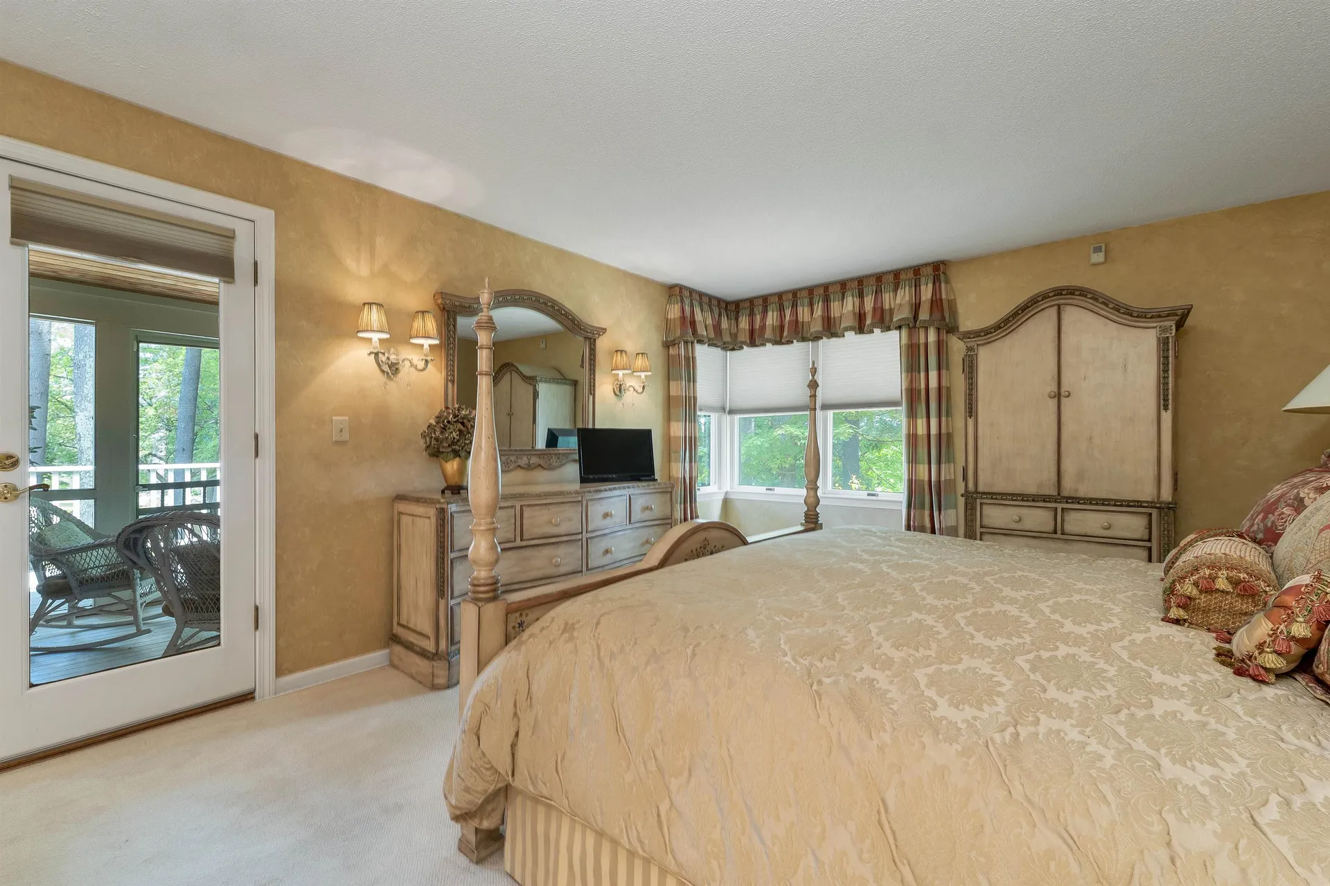 53 Hawthorne Village Road Nashua NH 03062