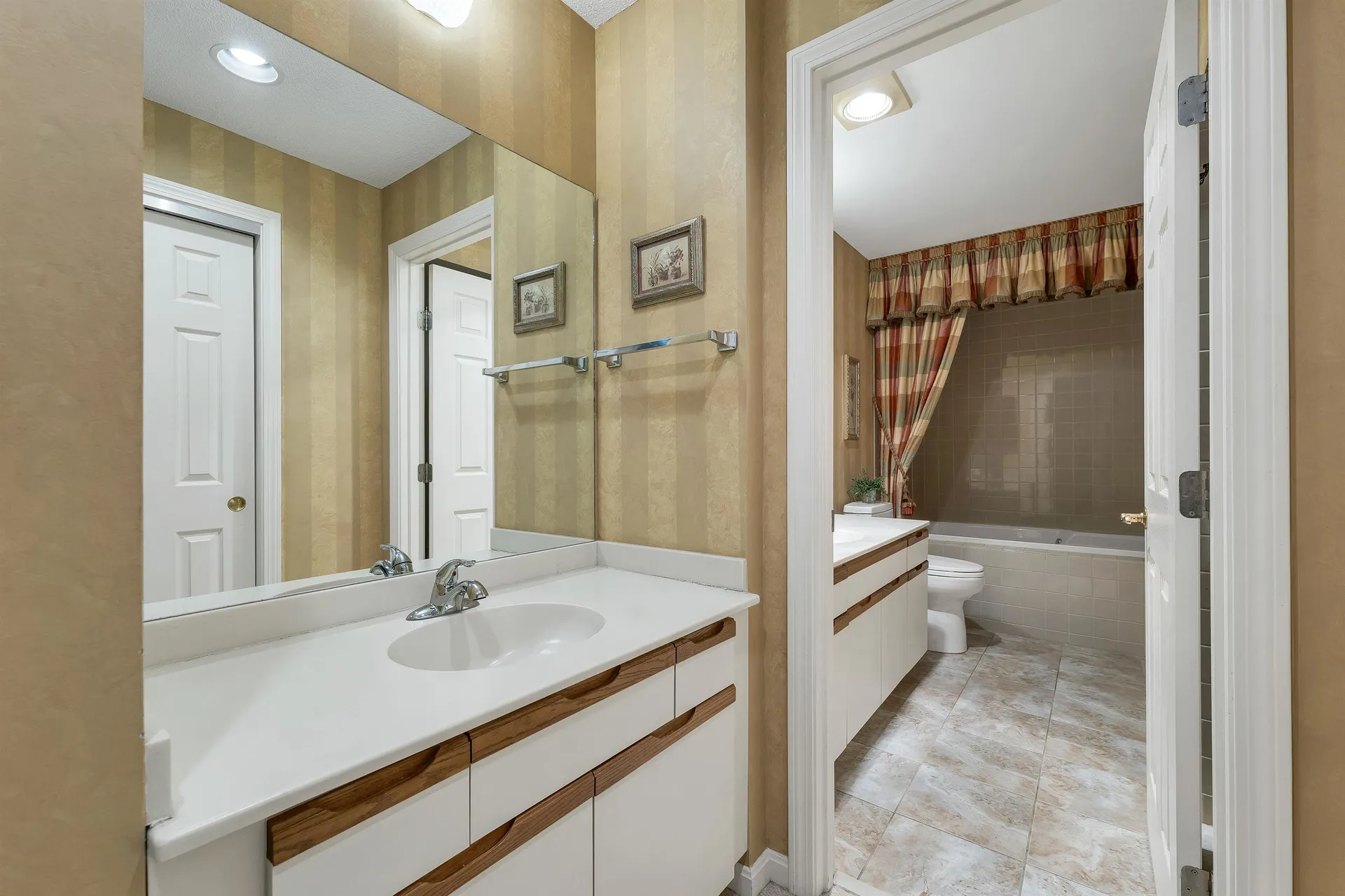 53 Hawthorne Village Road Nashua NH 03062