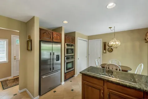 53 Hawthorne Village Road Nashua NH 03062