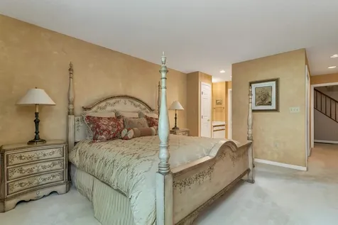 53 Hawthorne Village Road Nashua NH 03062