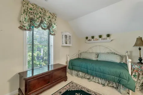 53 Hawthorne Village Road Nashua NH 03062
