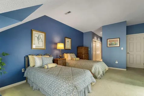53 Hawthorne Village Road Nashua NH 03062