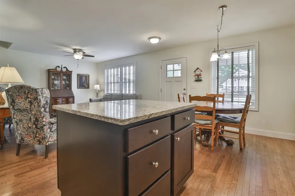 8 Cedar Way Goffstown NH 03045