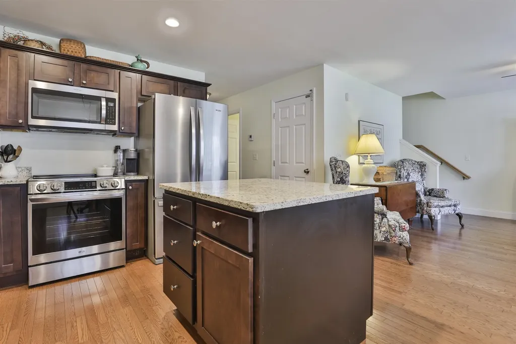 8 Cedar Way Goffstown NH 03045