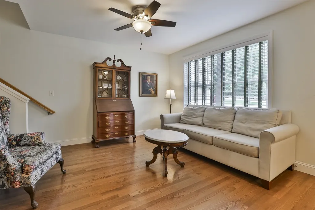 8 Cedar Way Goffstown NH 03045