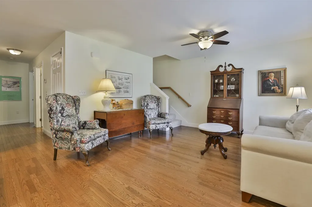 8 Cedar Way Goffstown NH 03045