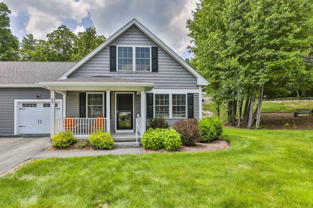 8 Cedar Way Goffstown NH 03045