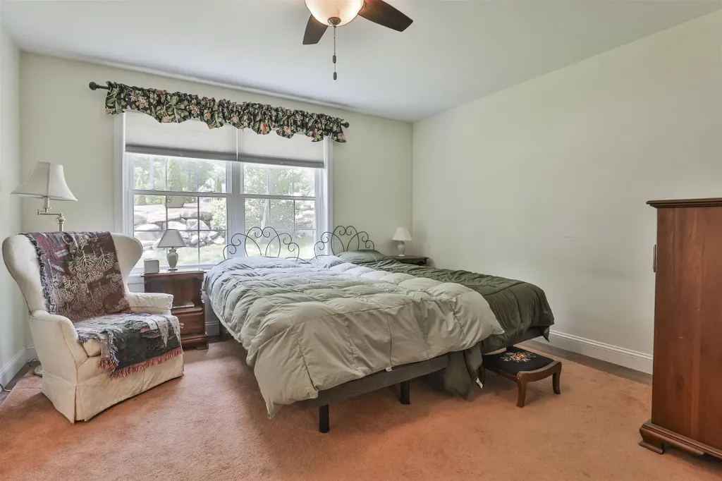 8 Cedar Way Goffstown NH 03045