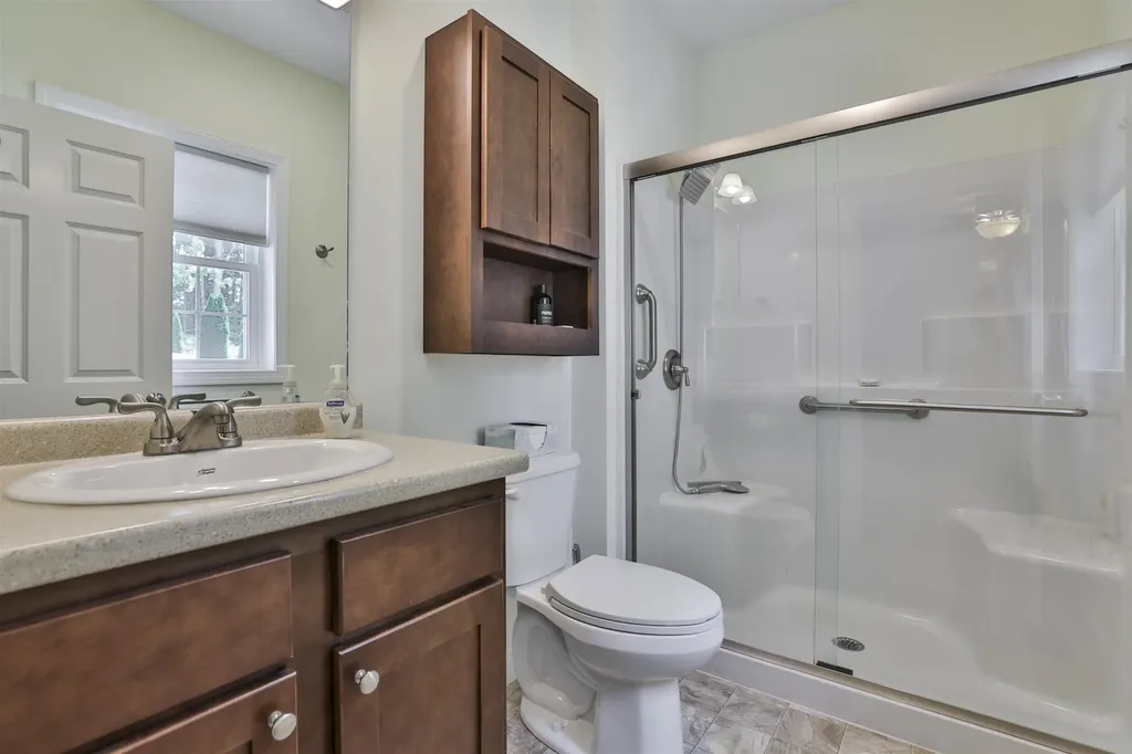 8 Cedar Way Goffstown NH 03045