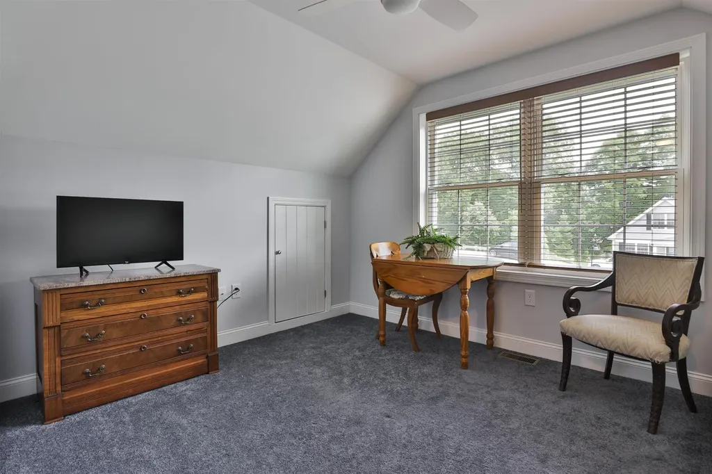 8 Cedar Way Goffstown NH 03045