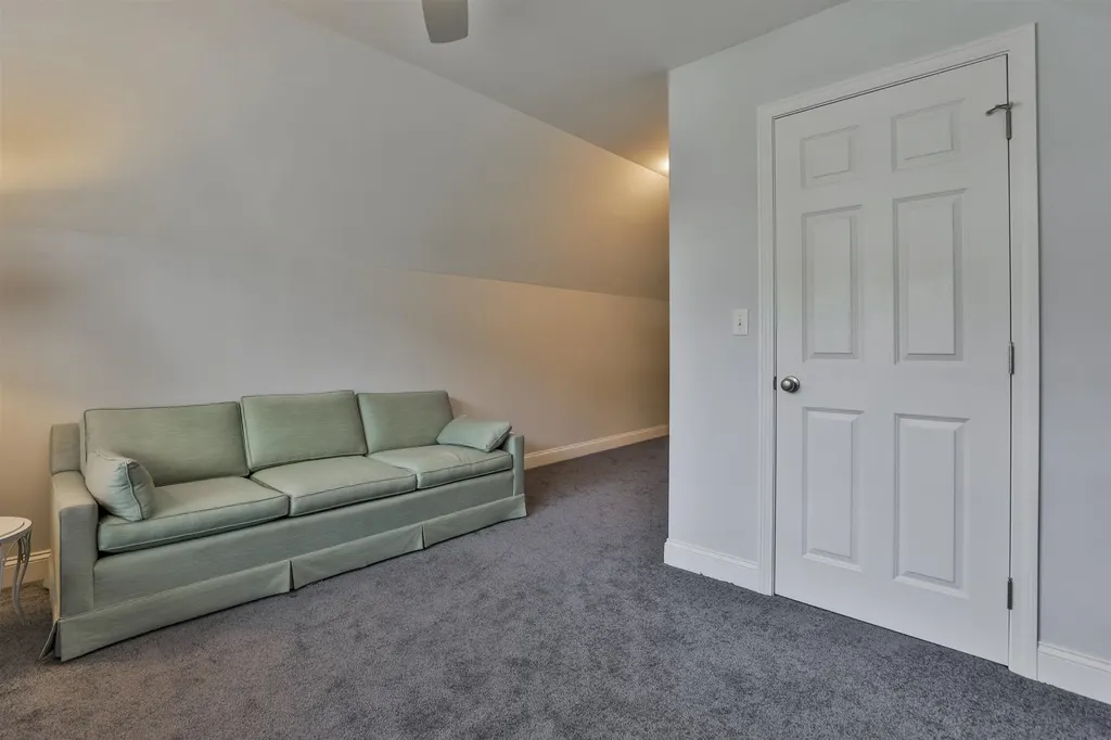 8 Cedar Way Goffstown NH 03045
