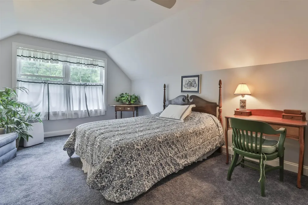 8 Cedar Way Goffstown NH 03045