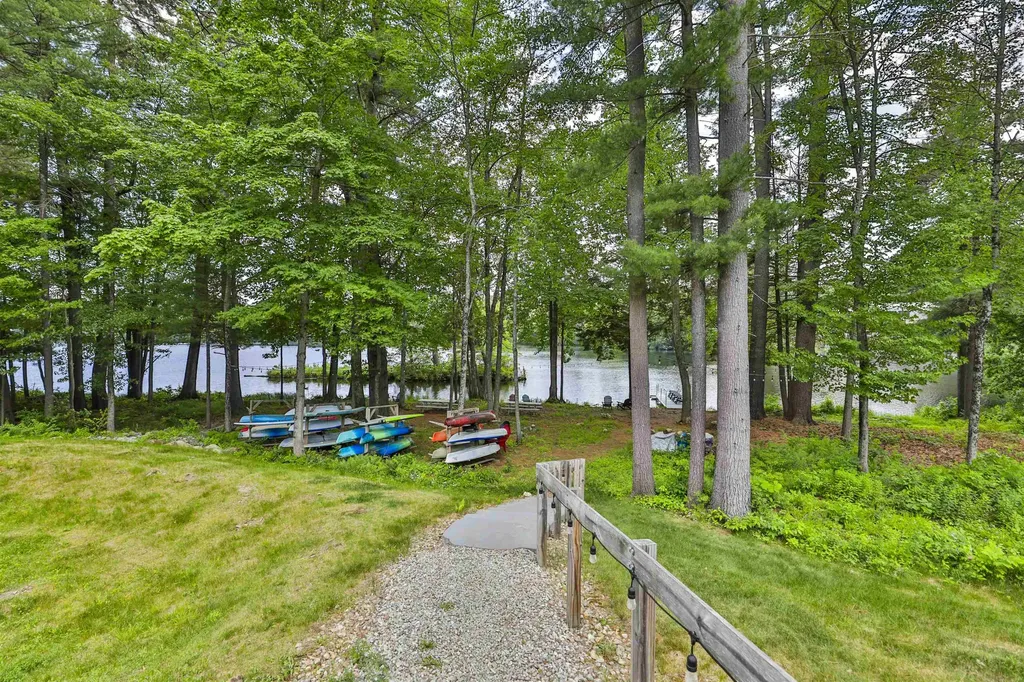 8 Cedar Way Goffstown NH 03045