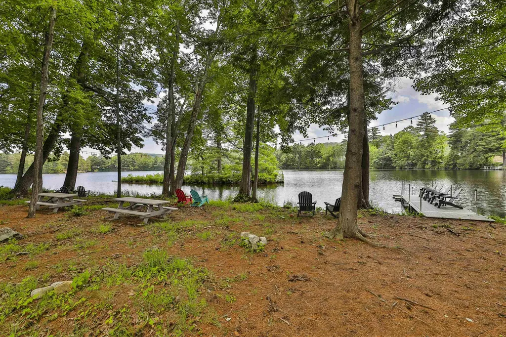 8 Cedar Way Goffstown NH 03045