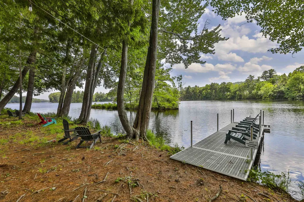 8 Cedar Way Goffstown NH 03045