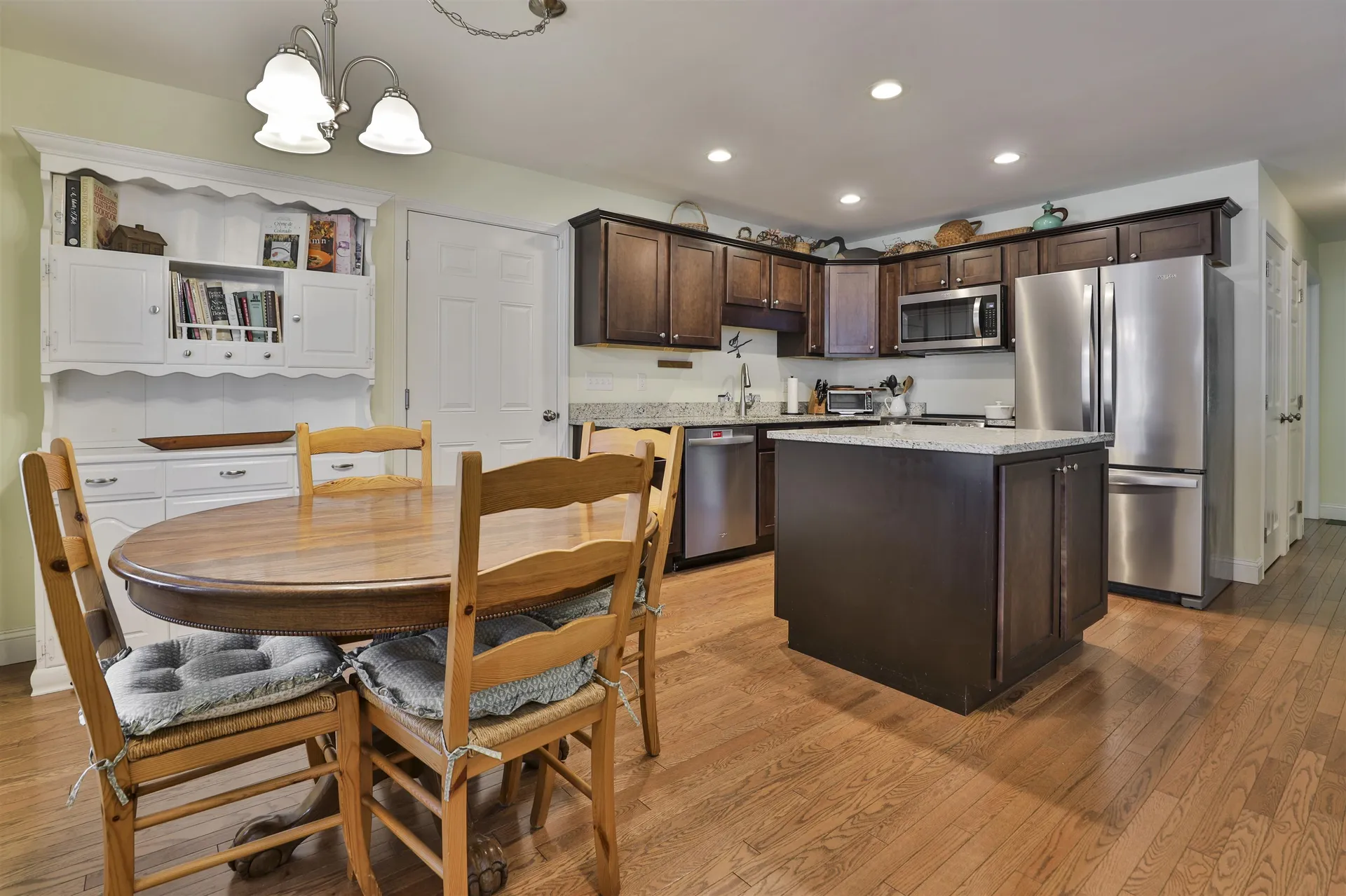 8 Cedar Way Goffstown NH 03045
