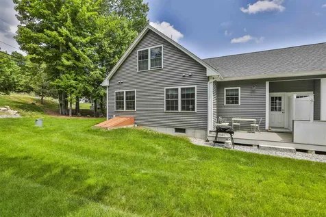 8 Cedar Way Goffstown NH 03045