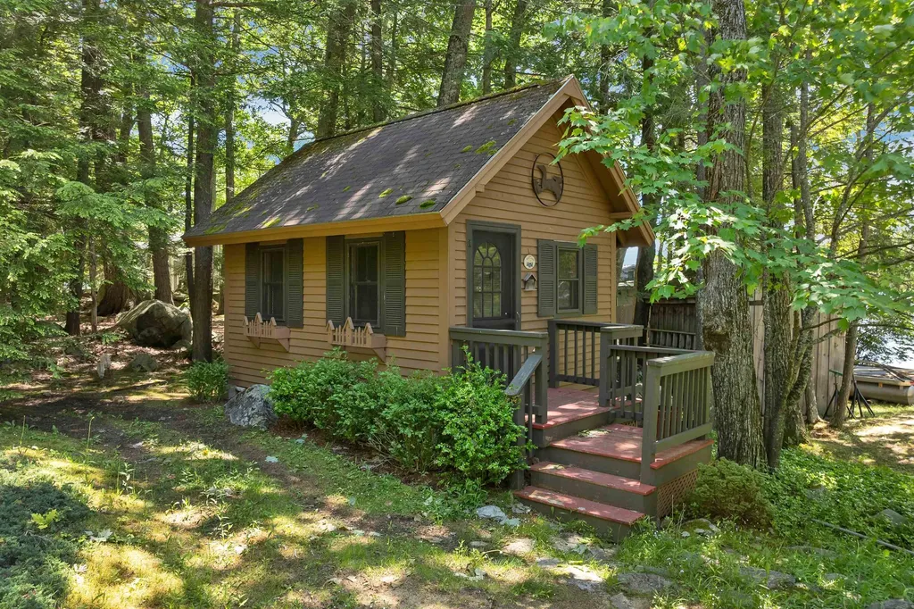 82 Woodlands Road Alton NH 03810