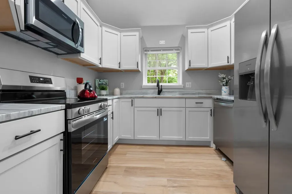 29 Cunningham Drive Derry NH 03038
