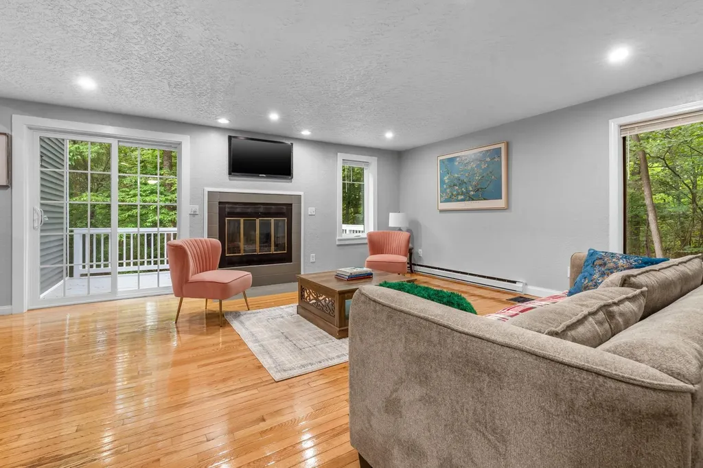 29 Cunningham Drive Derry NH 03038