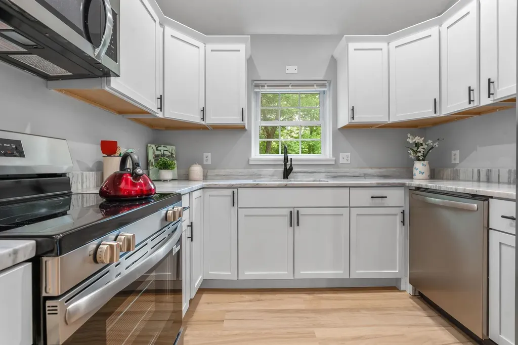 29 Cunningham Drive Derry NH 03038
