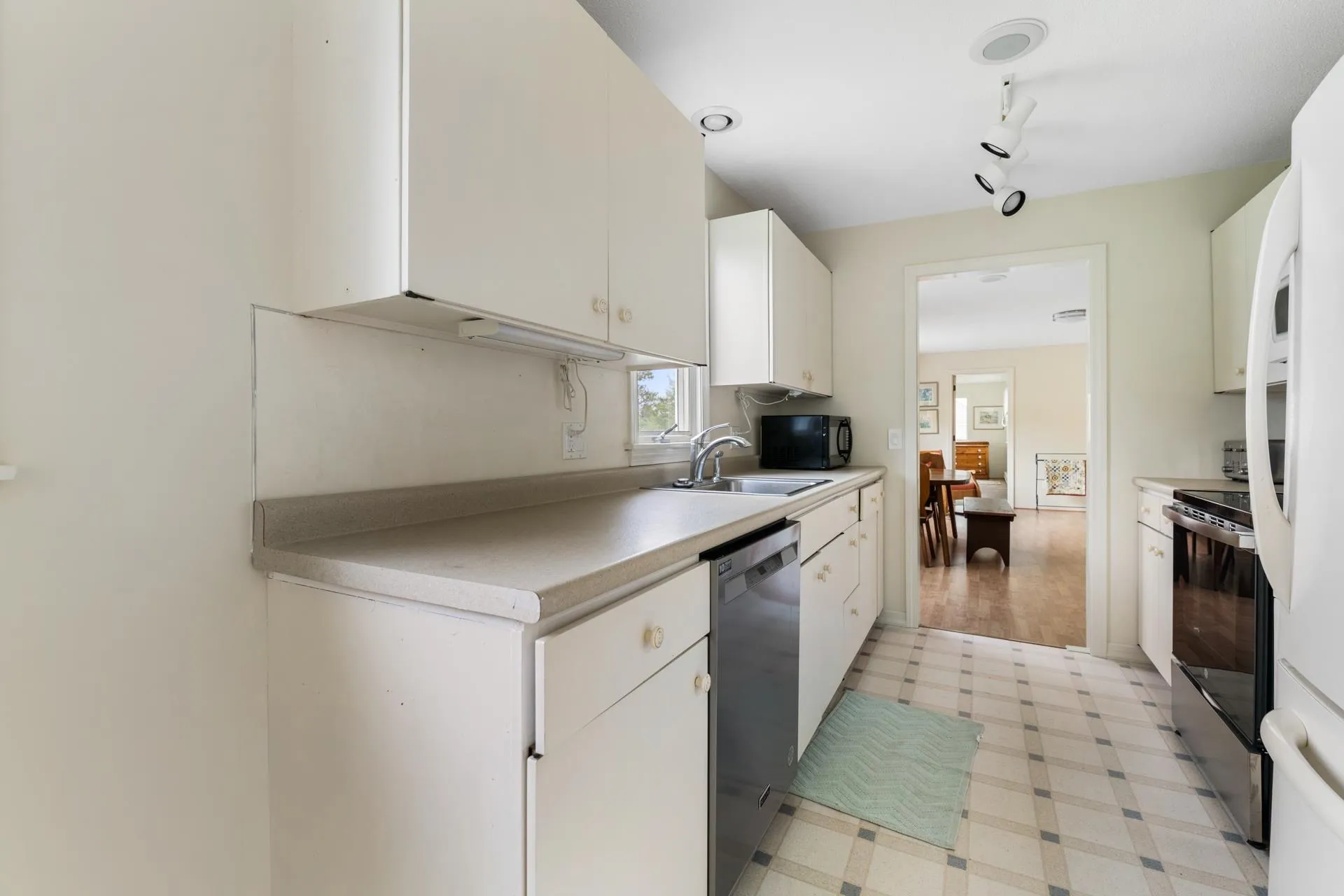 49 Hilltop Place New London NH 03257