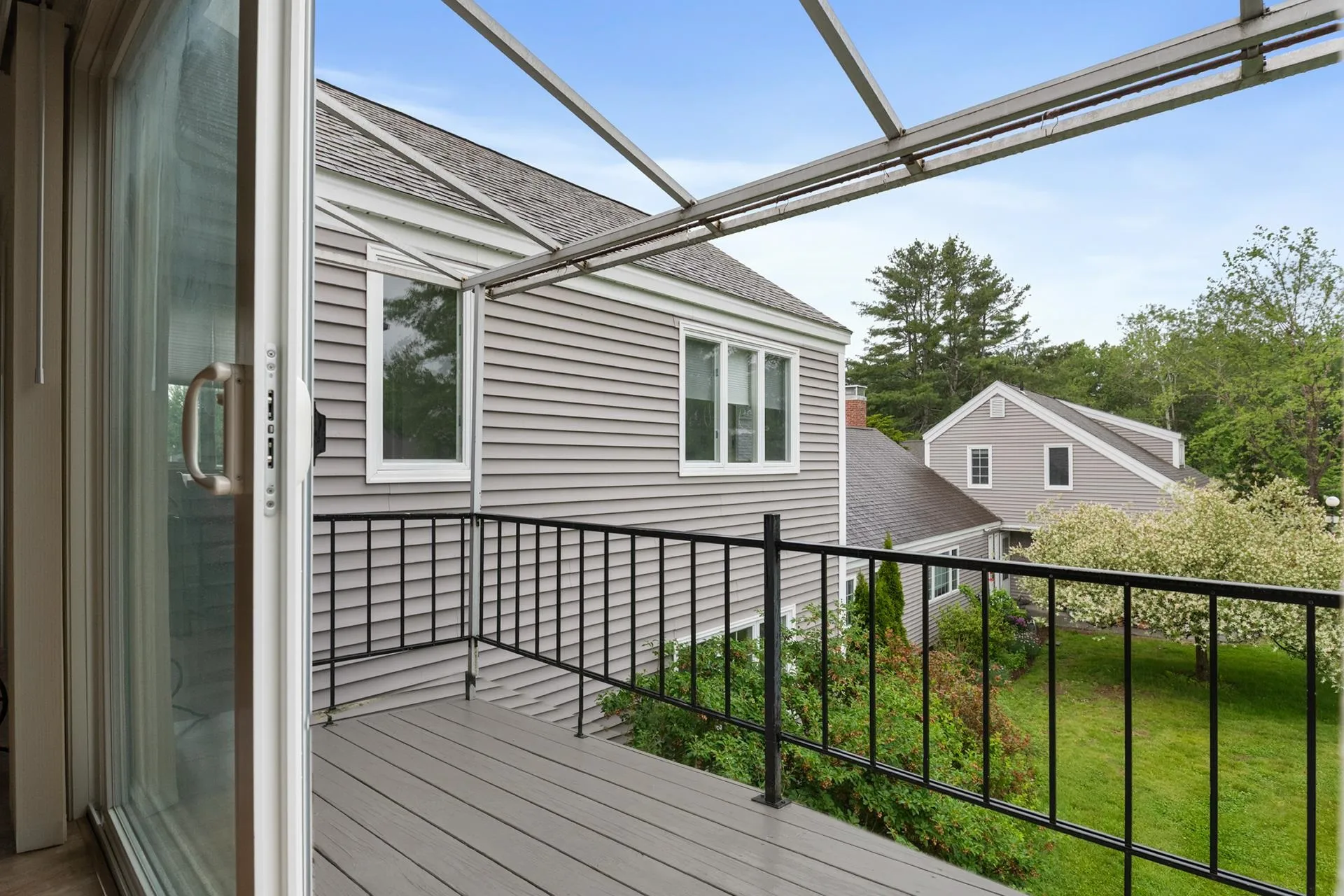 49 Hilltop Place New London NH 03257