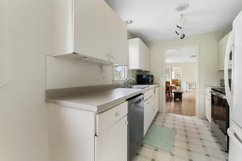 49 Hilltop Place New London NH 03257