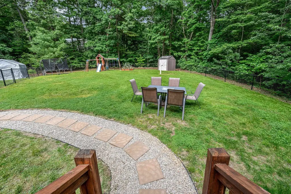 32 Honor Roll Road Pelham NH 03076