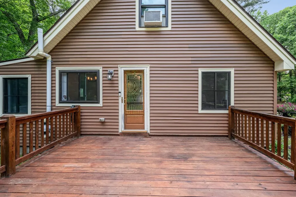 32 Honor Roll Road Pelham NH 03076