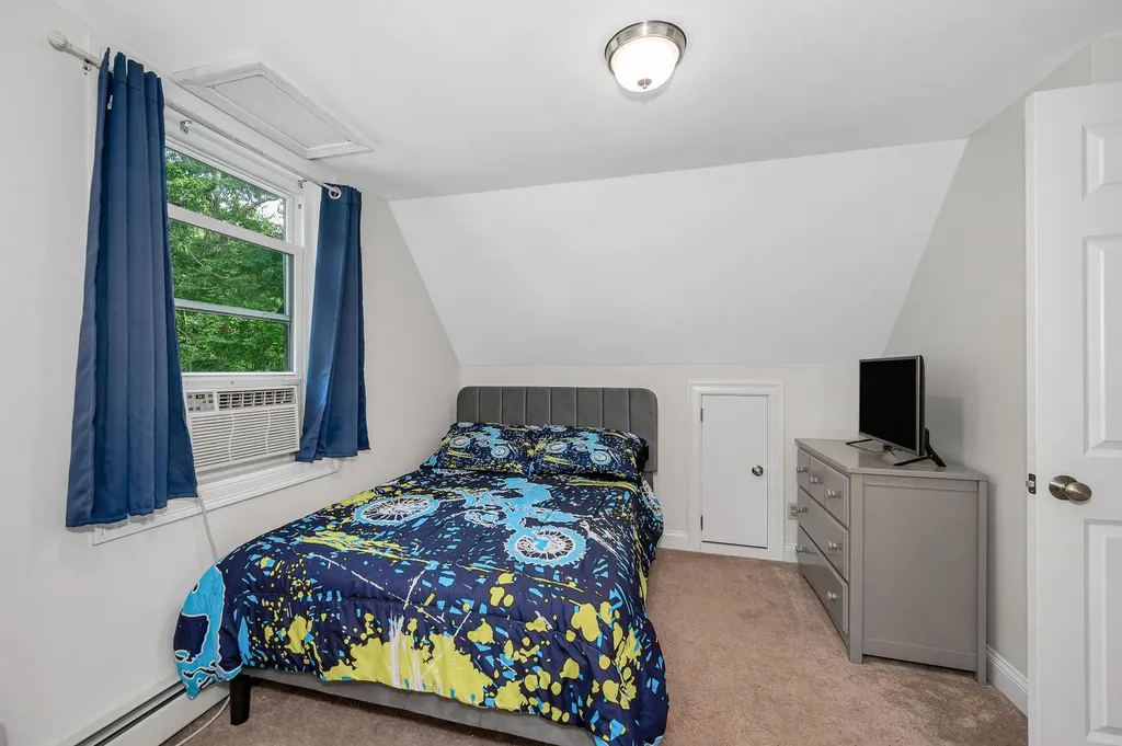 32 Honor Roll Road Pelham NH 03076