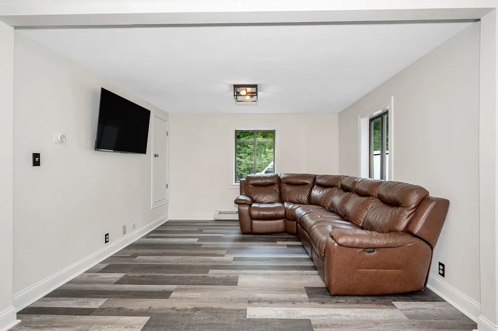 32 Honor Roll Road Pelham NH 03076