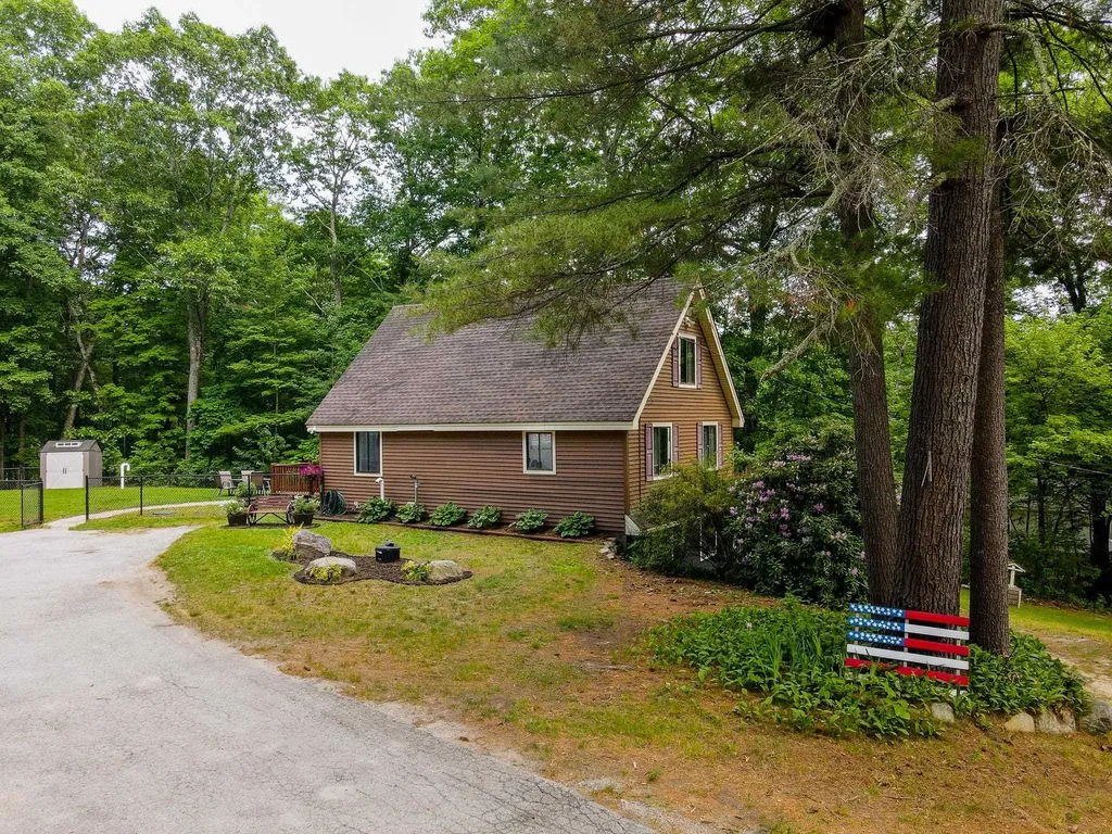 32 Honor Roll Road Pelham NH 03076