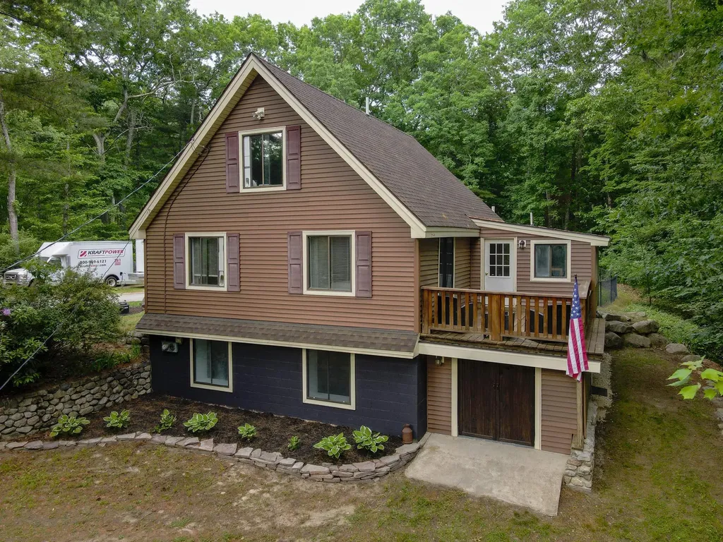 32 Honor Roll Road Pelham NH 03076