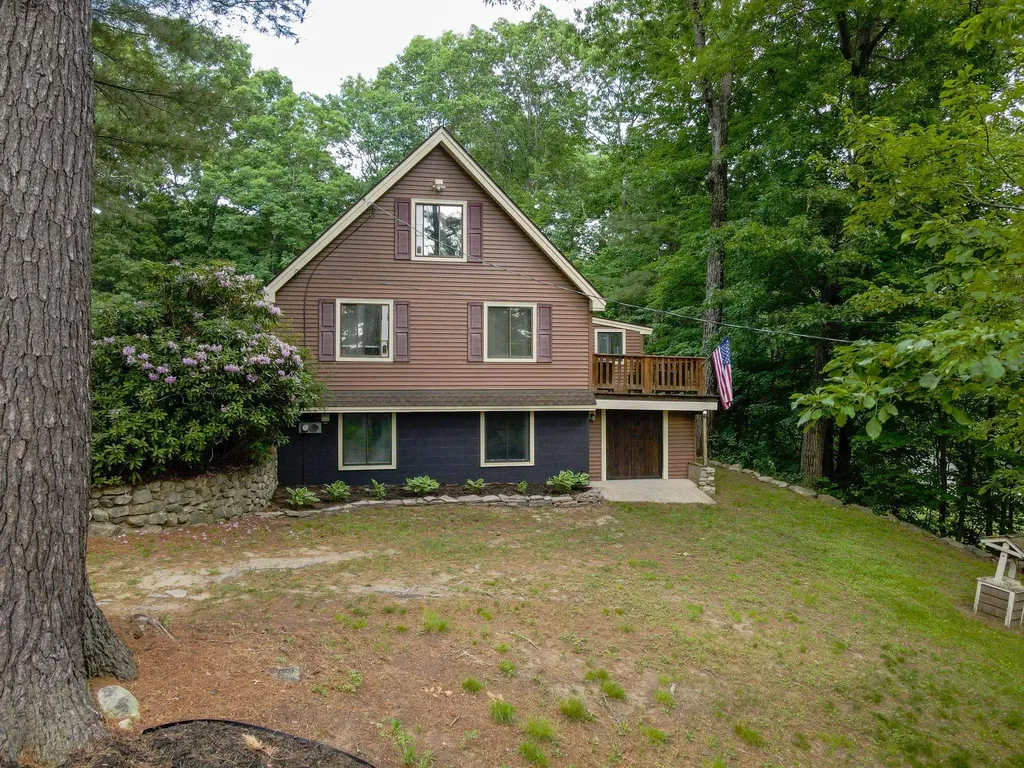 32 Honor Roll Road Pelham NH 03076