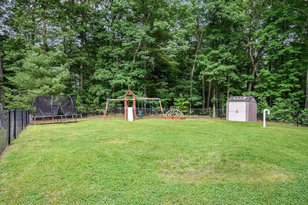 32 Honor Roll Road Pelham NH 03076