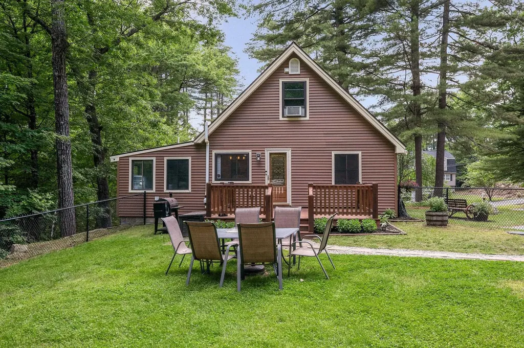 32 Honor Roll Road Pelham NH 03076