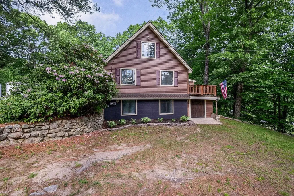 32 Honor Roll Road Pelham NH 03076
