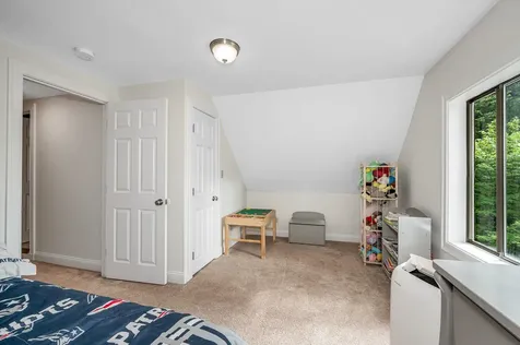 32 Honor Roll Road Pelham NH 03076