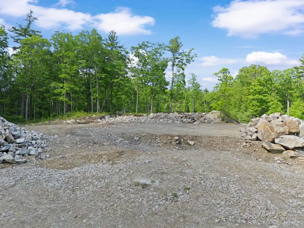 60 Boxwood Drive Auburn NH 03032