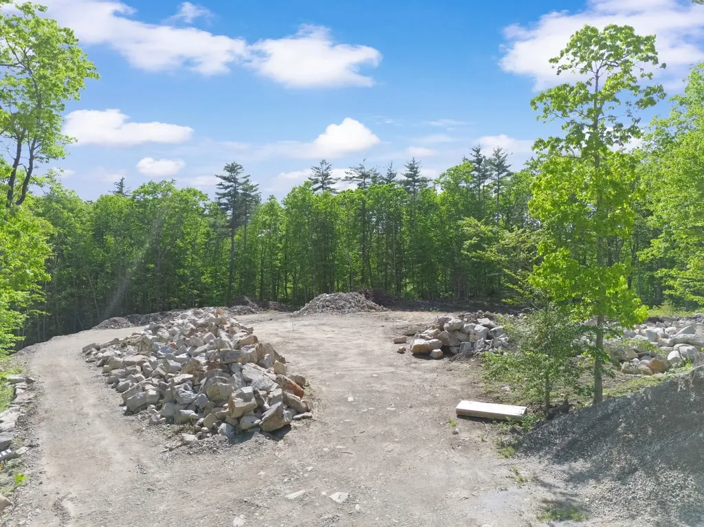 60 Boxwood Drive Auburn NH 03032