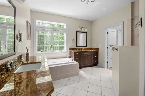 5 Tudor Drive Kittery ME 03904