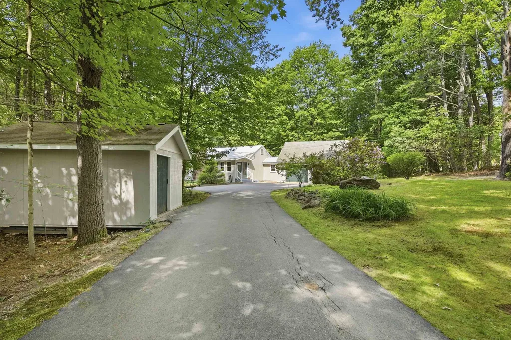135 Lower Straw Road Hopkinton NH 03229
